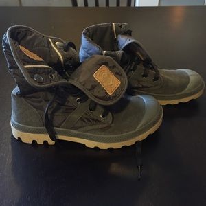 Palladium shoes, size 7